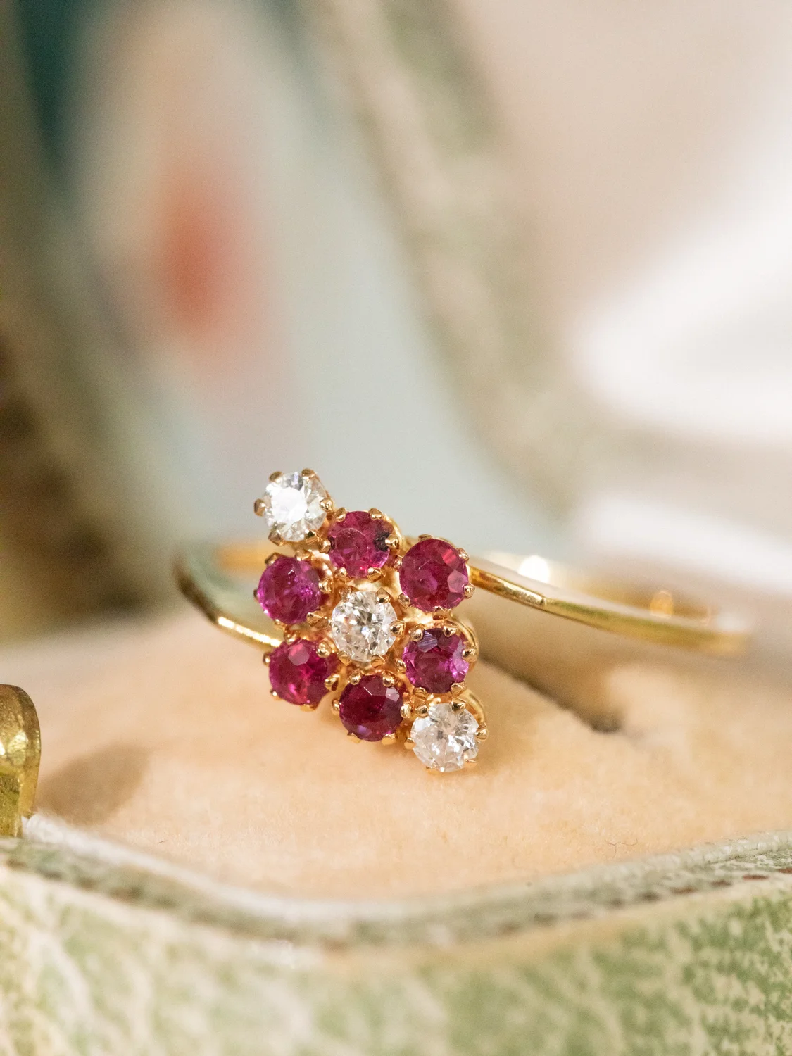 LA MARISA, adorable et délicate bague Marguerite rubis & diamants 💫