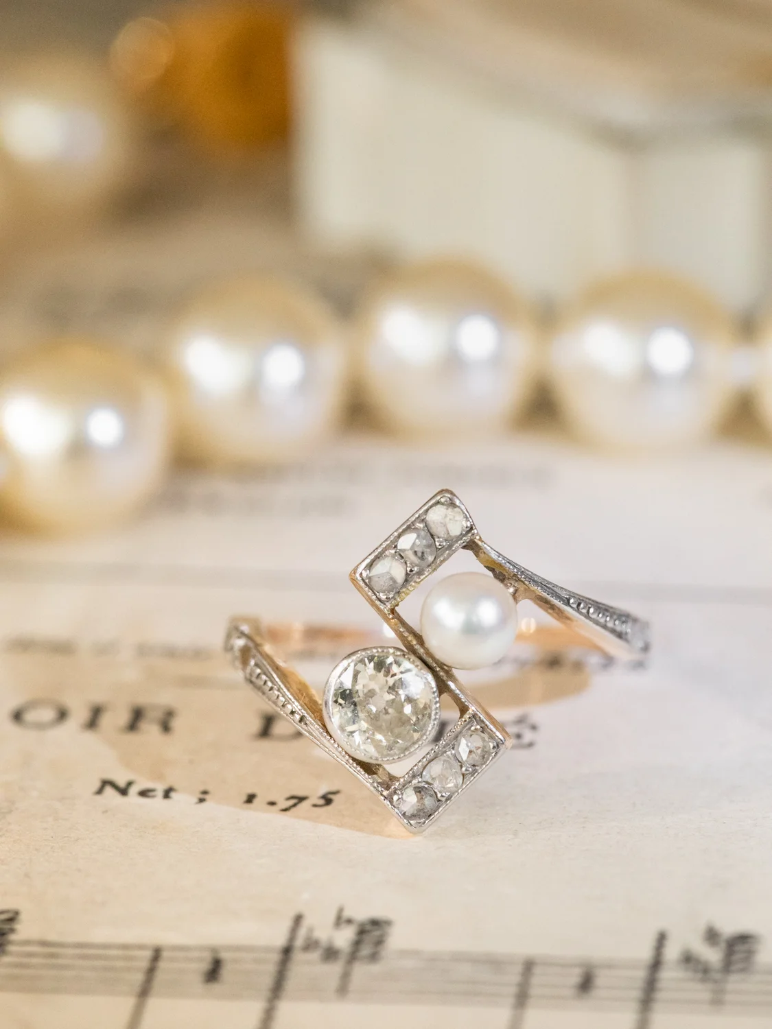 LA ZELDA, sublime et iconique bague Toi & Moi Art Déco (circa 1915) en or 18 carats et platine, diamants et perle ✨