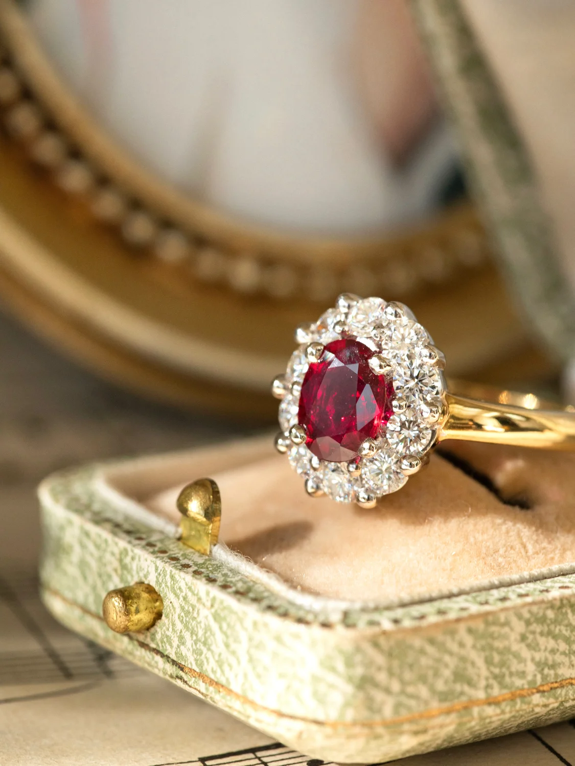 LA CANDICE, merveilleuse bague Pompadour rubis & entourage diamants scintillants (avec certificat gemmologique) ✨