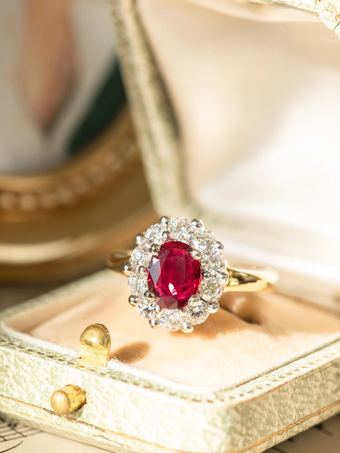 LA CANDICE, merveilleuse bague Pompadour rubis & entourage diamants scintillants (avec certificat gemmologique) ✨