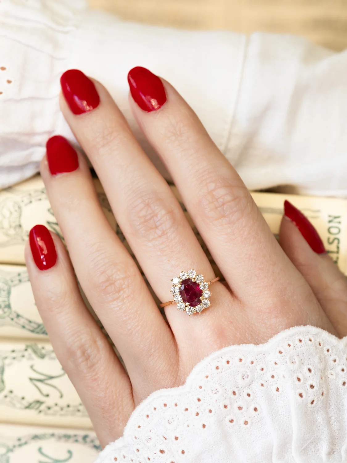 LA CLÉMENCE, sublime bague Marguerite rubis entourage diamants 💫