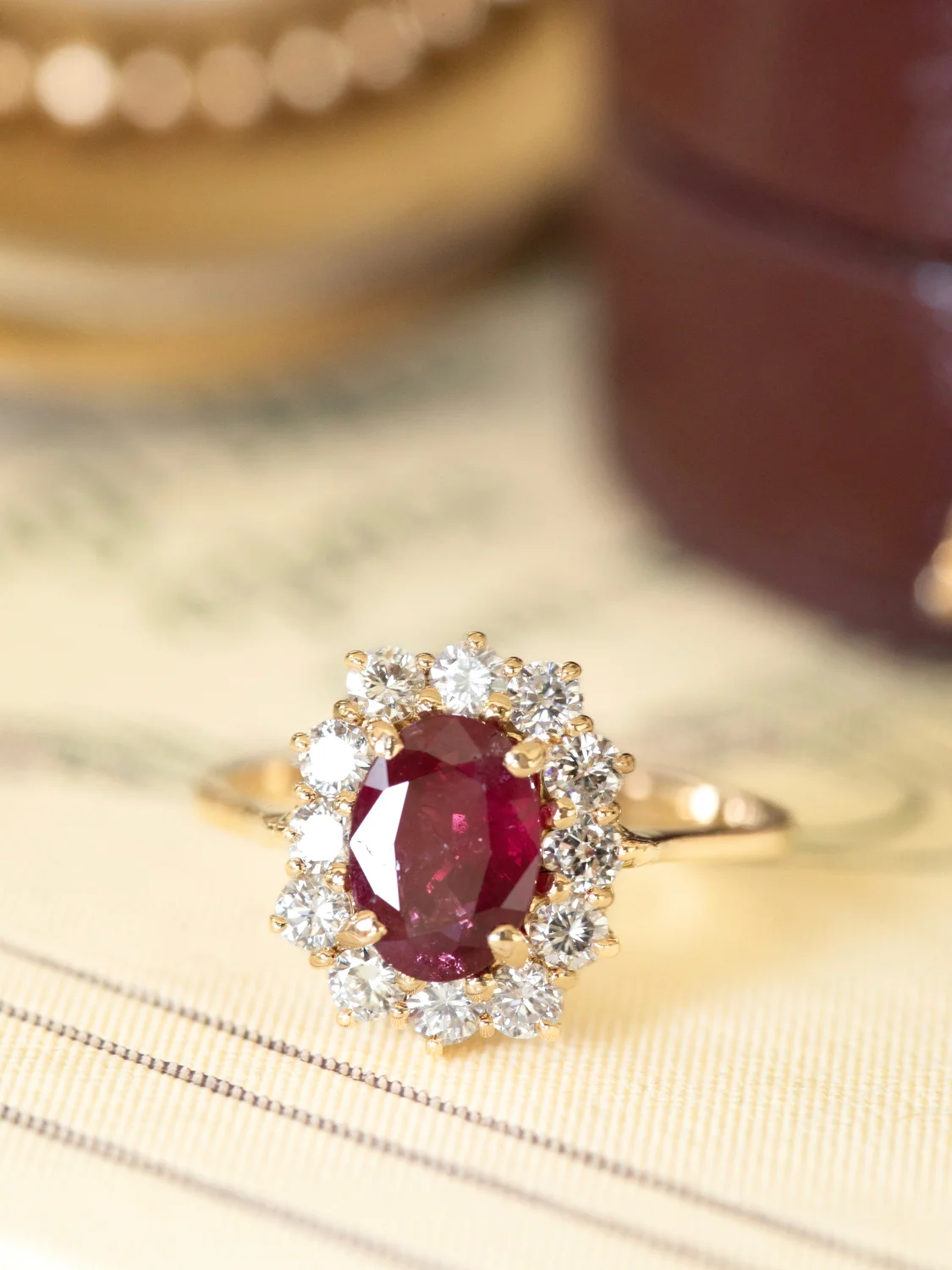 LA CLÉMENCE, sublime bague Marguerite rubis entourage diamants 💫