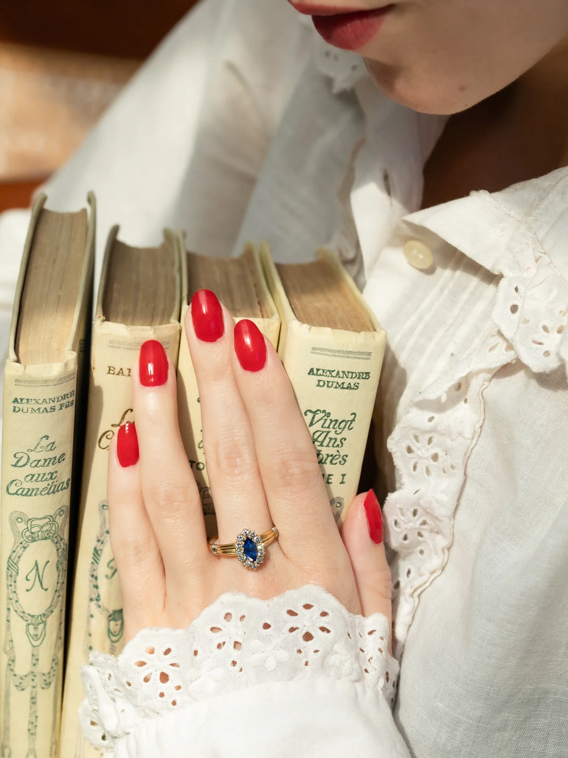 LA ORIANE, merveilleuse et romantique bague Marquise saphir taille navette et diamants ✨