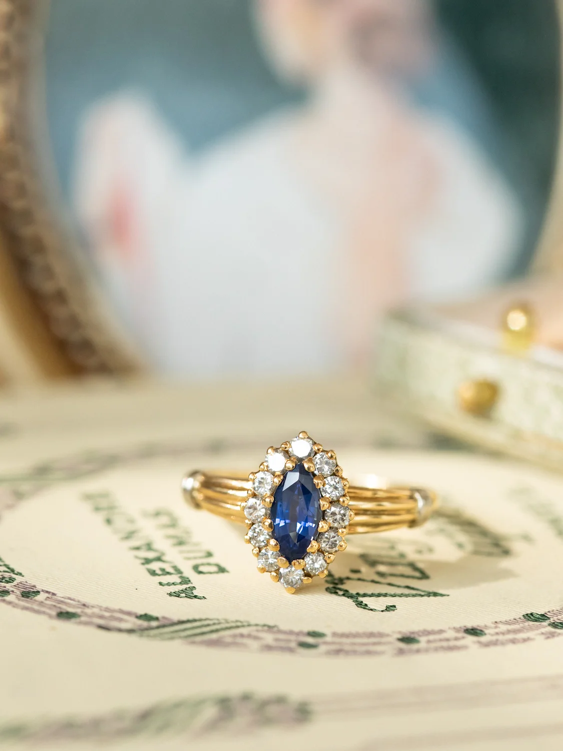 LA ORIANE, merveilleuse et romantique bague Marquise saphir taille navette et diamants ✨