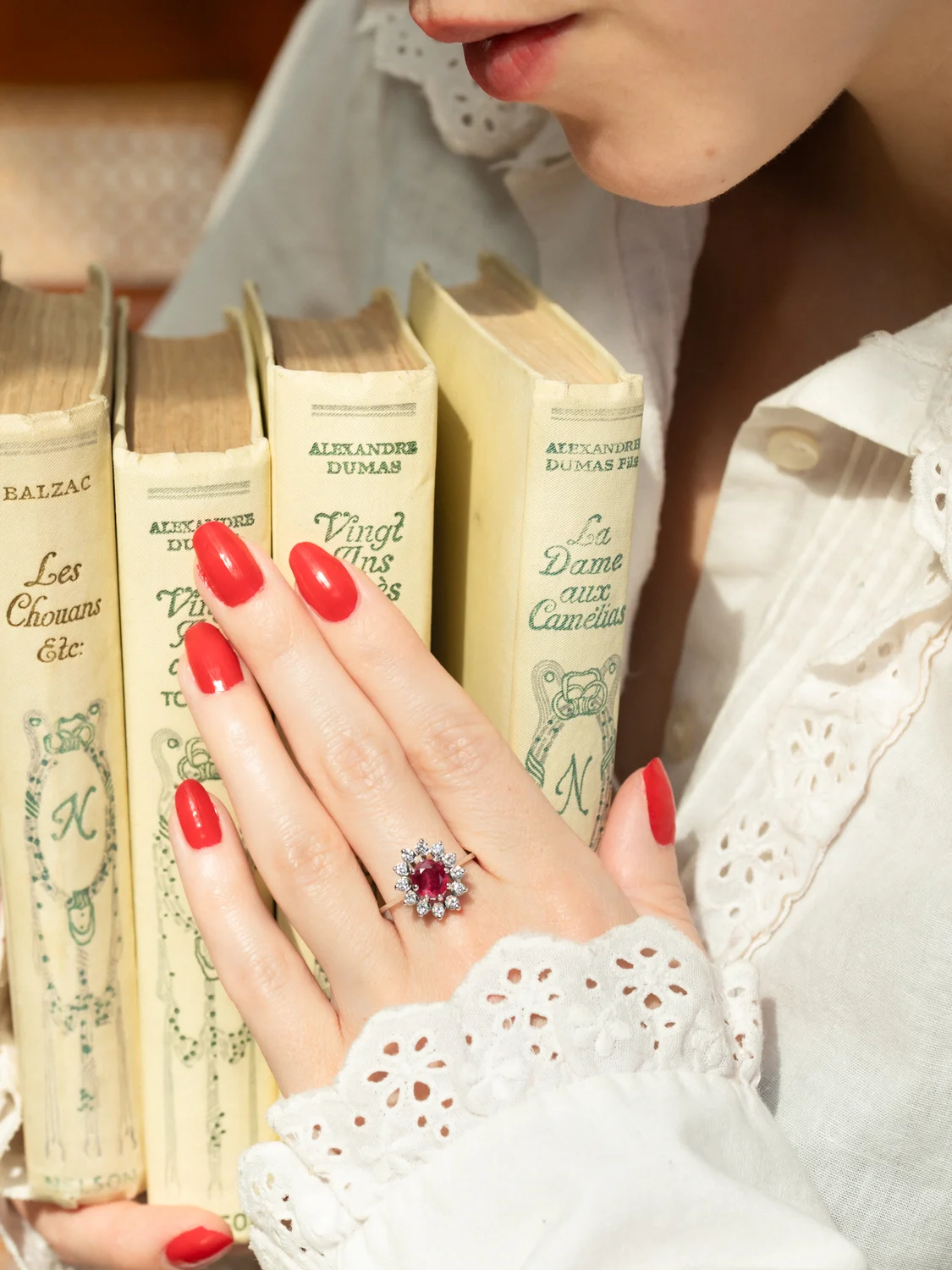 LA ROSIE, sublime et envoûtante bague Marguerite or blanc 18 carats, rubis & diamants 💫