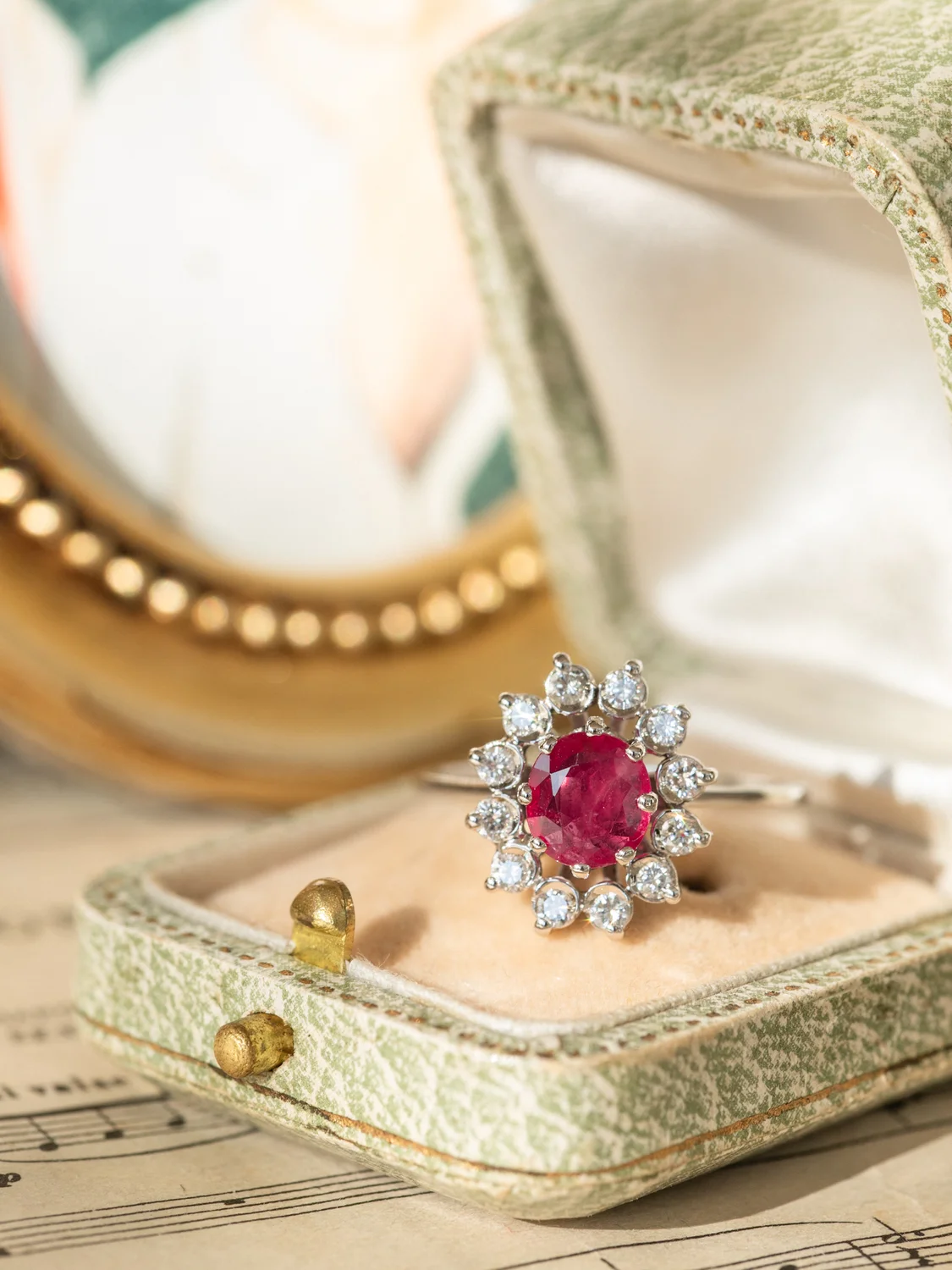LA ROSIE, sublime et envoûtante bague Marguerite or blanc 18 carats, rubis & diamants 💫