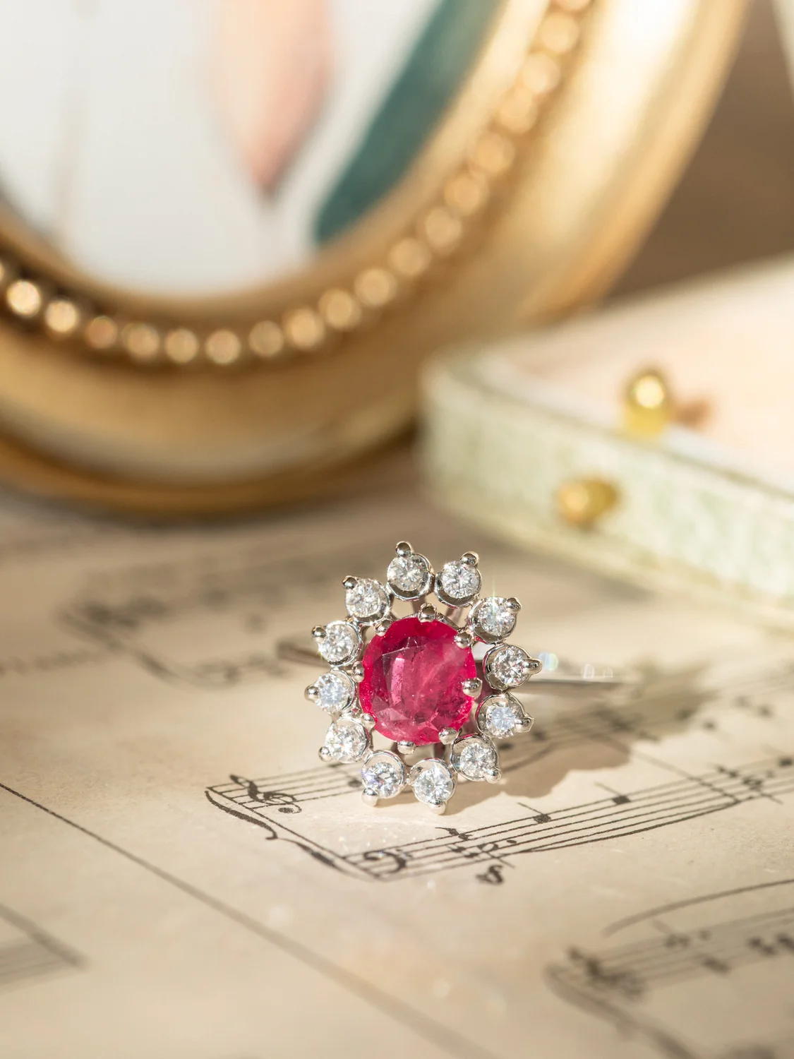 LA ROSIE, sublime et envoûtante bague Marguerite or blanc 18 carats, rubis & diamants 💫