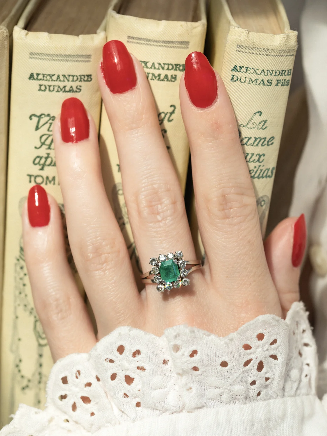 LA TARA, magnifique et lumineuse bague carrée en or 18 carats, platine, émeraude et diamants scintillants 💫