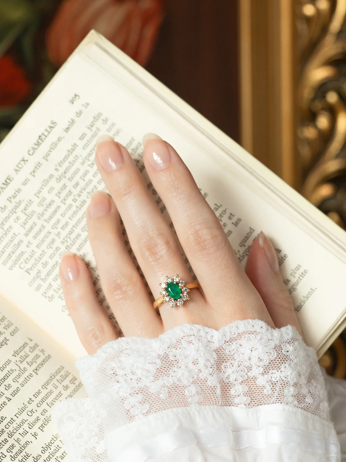 LA FAUSTINE, magnifique et fascinante bague Marguerite vintage en émeraude & entourage de diamants scintillants 💫