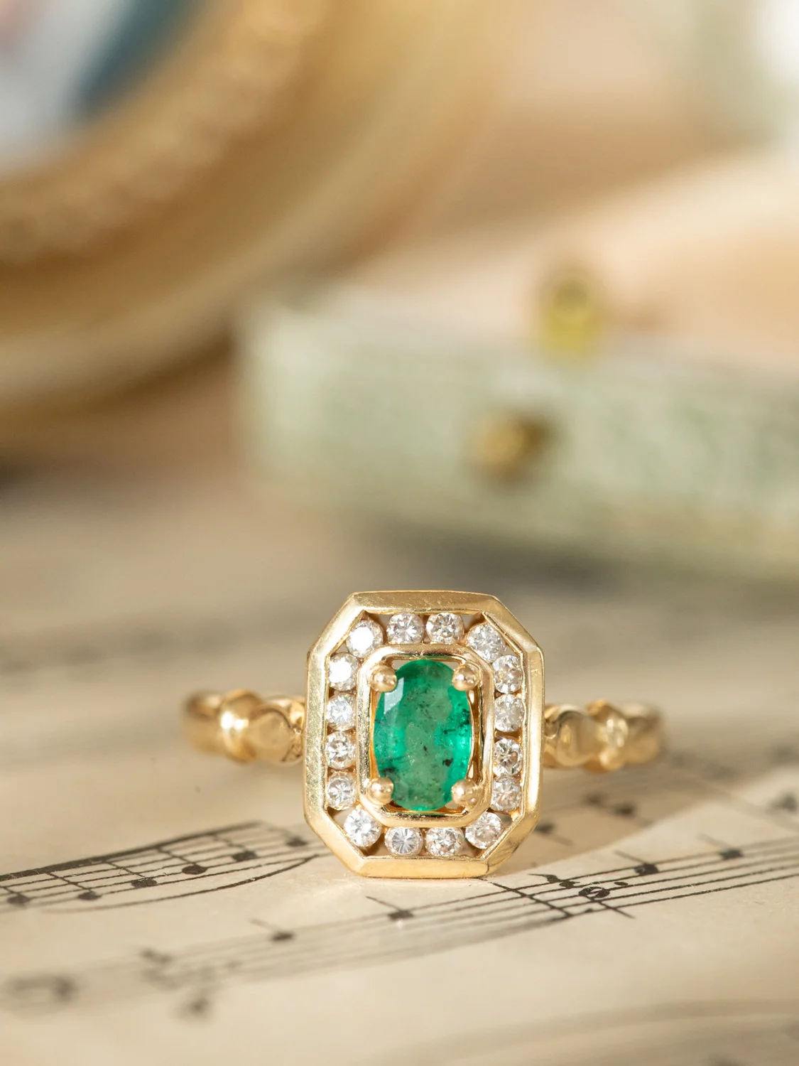 LA AVENTINE, magnifique bague octogonale de style Art Déco émeraude & diamants 💫