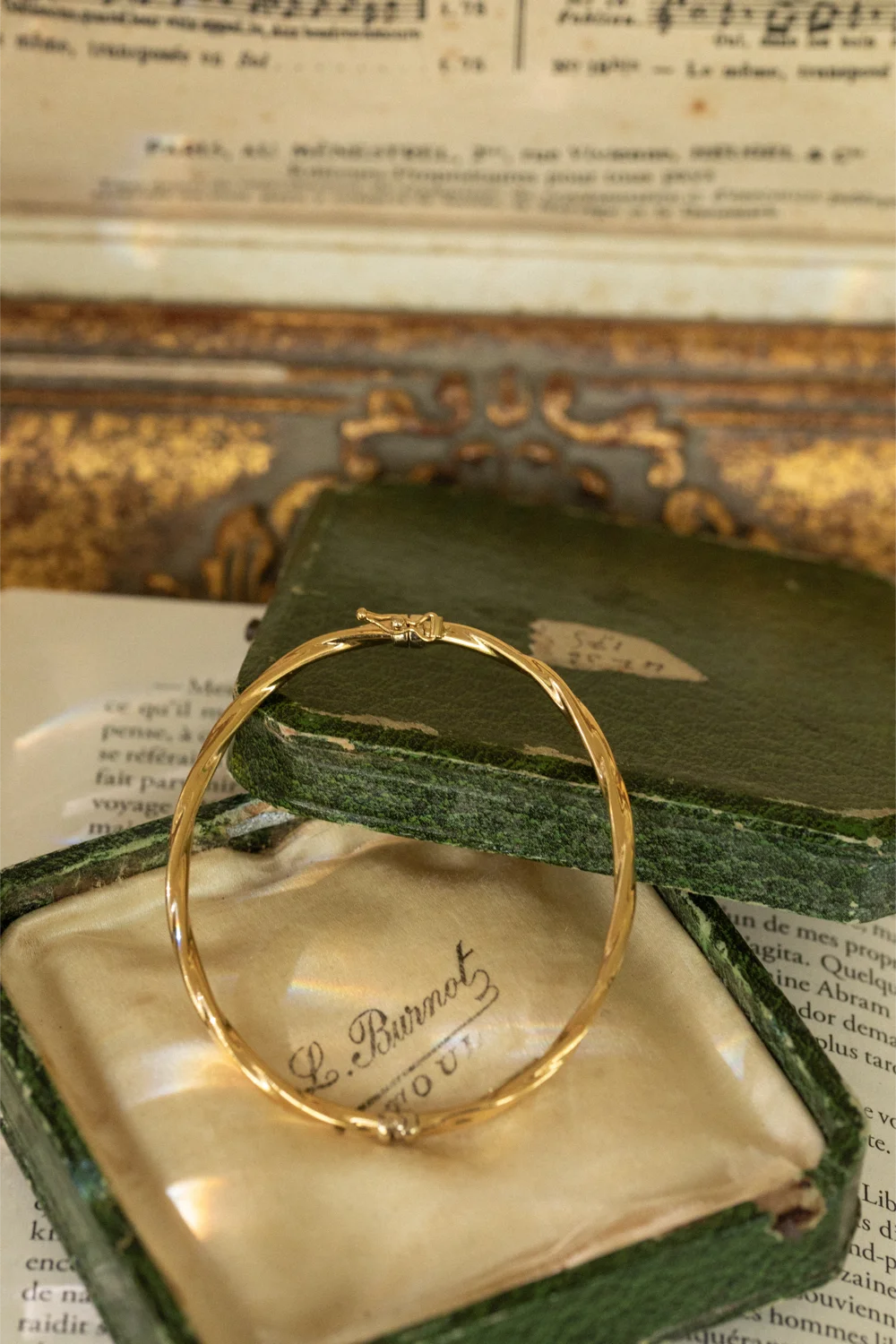 LE JONC, magnifique bracelet jonc torsadé en or 18 carats 💫