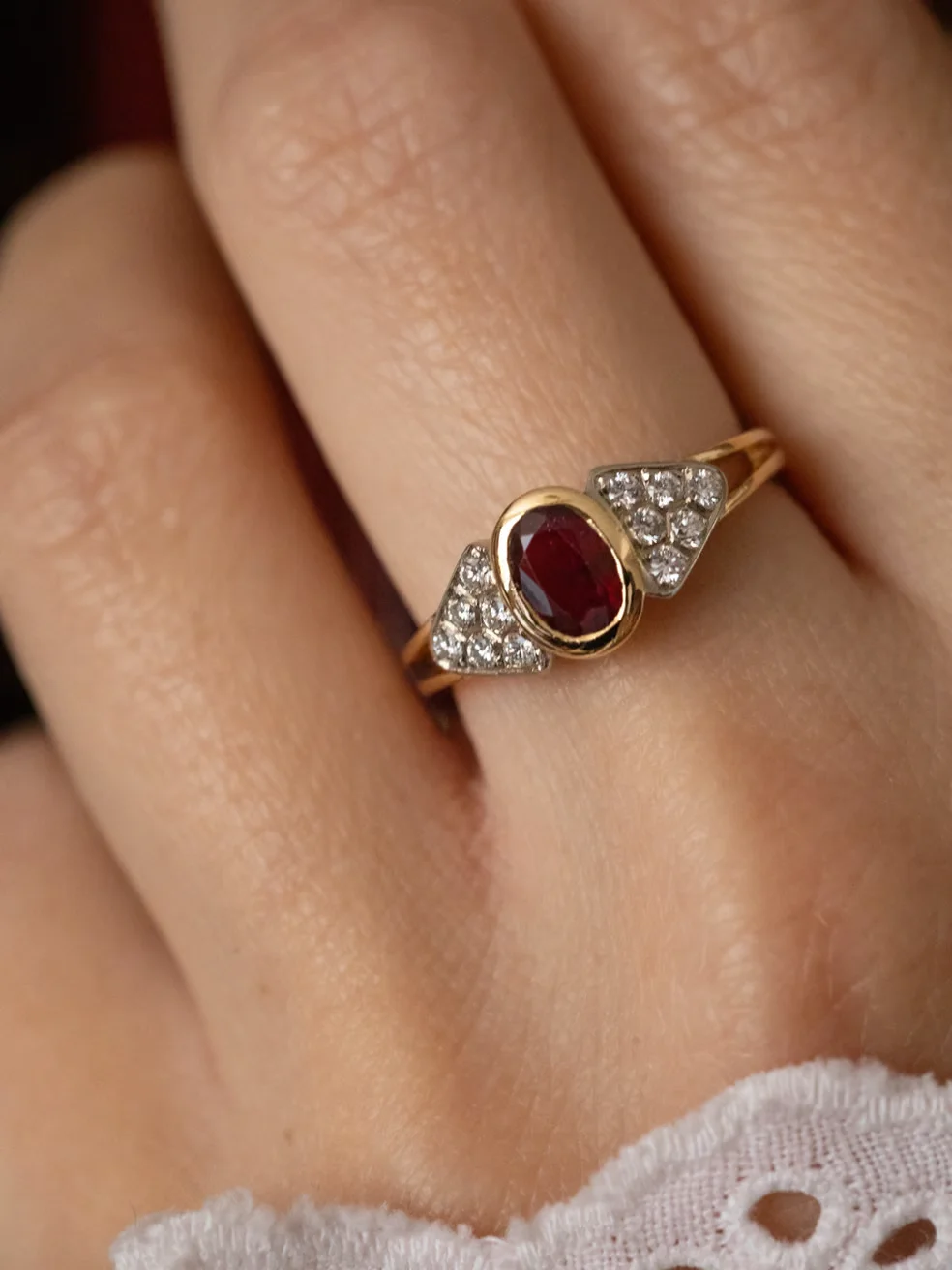 LA BRUNEHILDE, somptueuse bague ancienne rubis en serti clos & diamants 💫