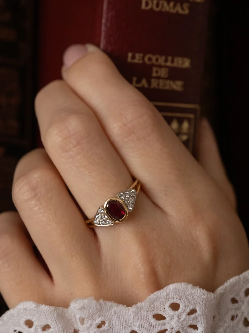 LA BRUNEHILDE, somptueuse bague ancienne rubis en serti clos & diamants 💫