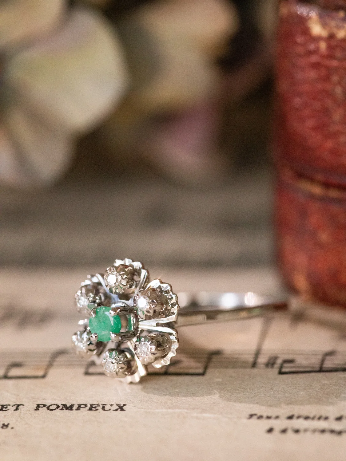 LA ELSA, sublime bague fleur or blanc 18 carats et diamants