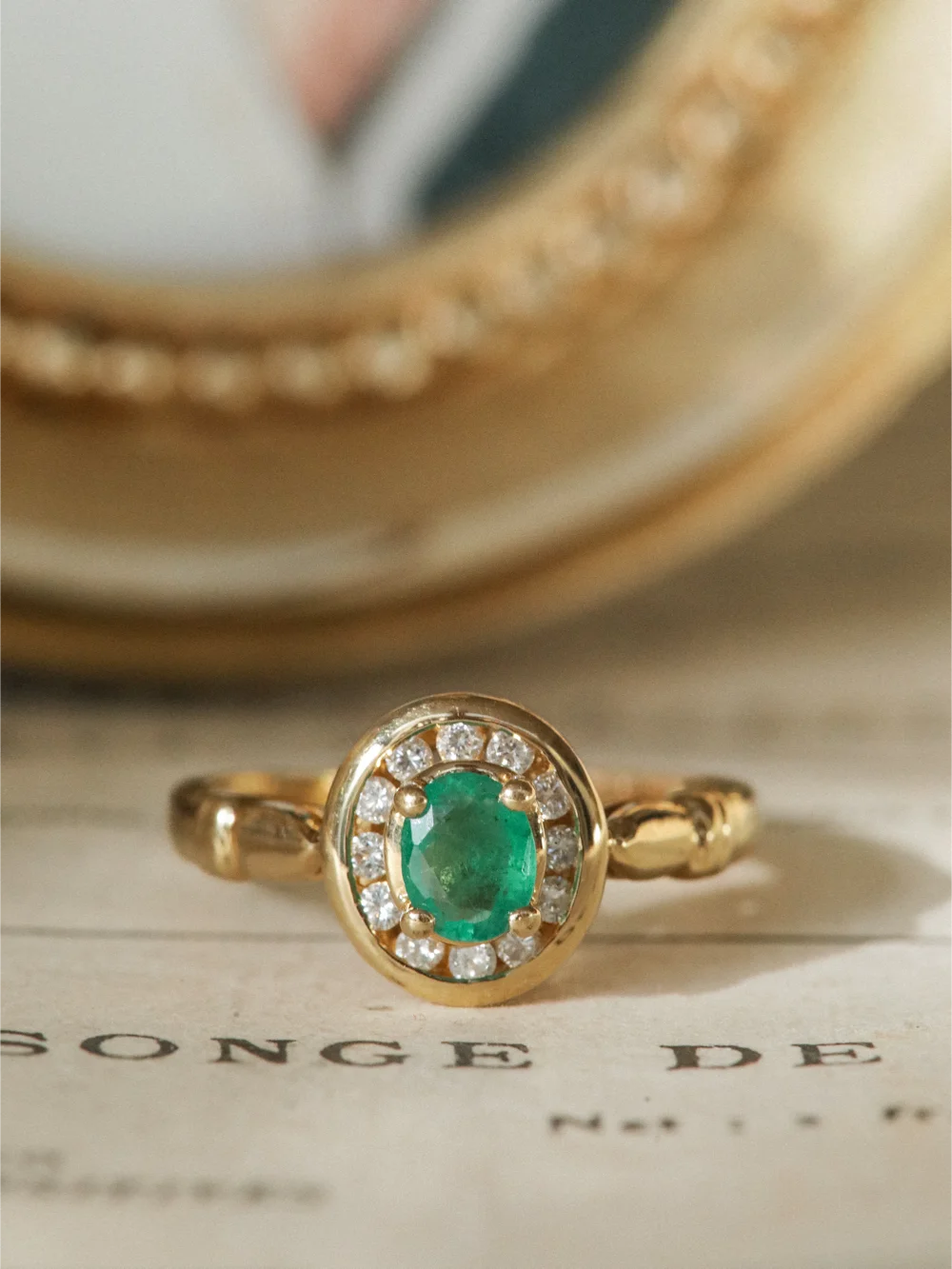 LA HONORINE, splendide bague émeraude & entourage diamants 💫