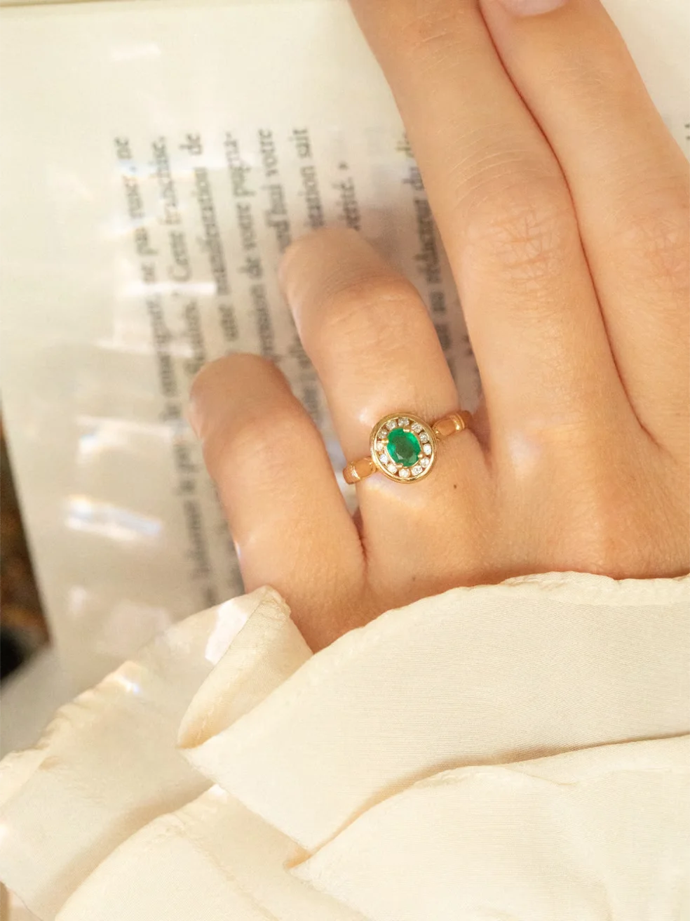 LA HONORINE, splendide bague émeraude & entourage diamants 💫