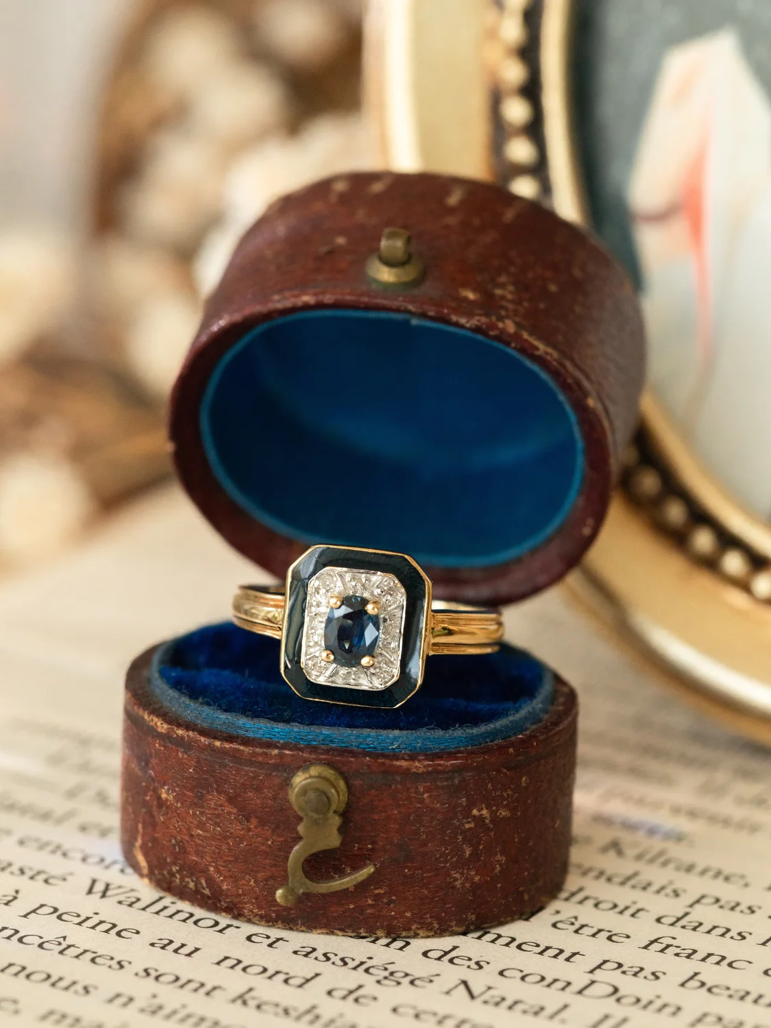 LA LUTÉTIA, merveilleuse bague octogonale de style Art Déco en saphir et diamants 💫