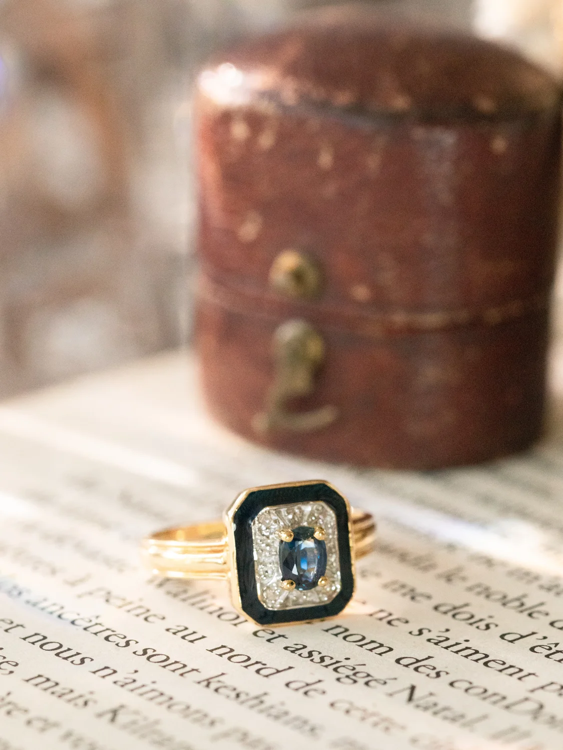 LA LUTÉTIA, merveilleuse bague octogonale de style Art Déco en saphir et diamants 💫