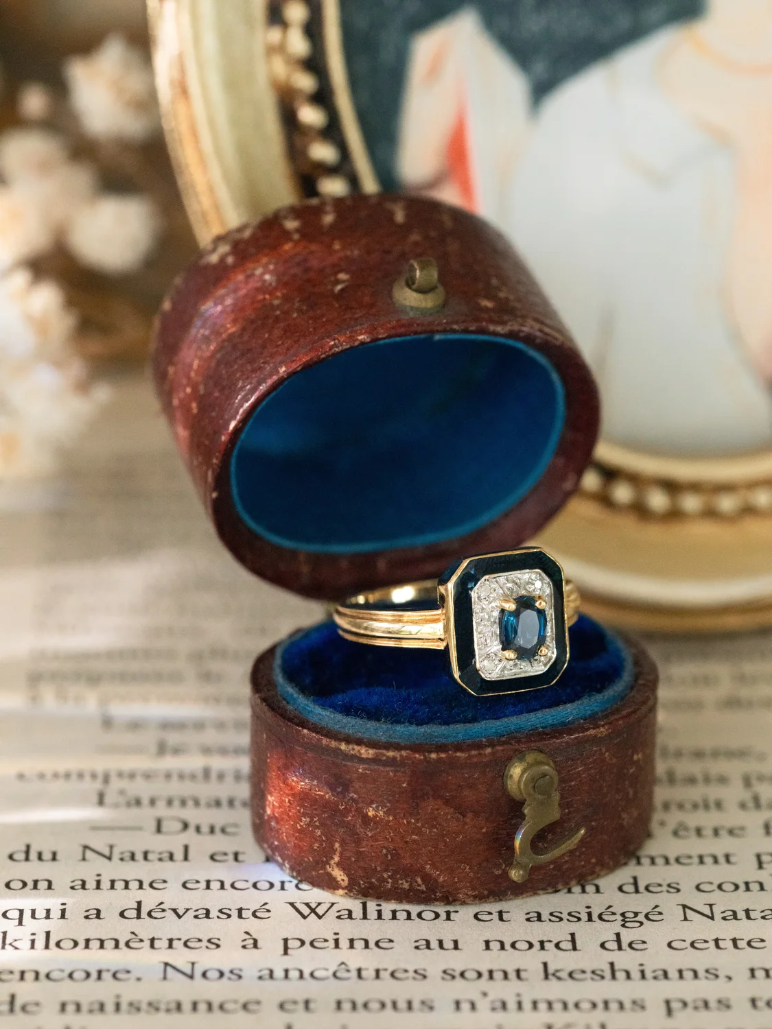 LA LUTÉTIA, merveilleuse bague octogonale de style Art Déco en saphir et diamants 💫