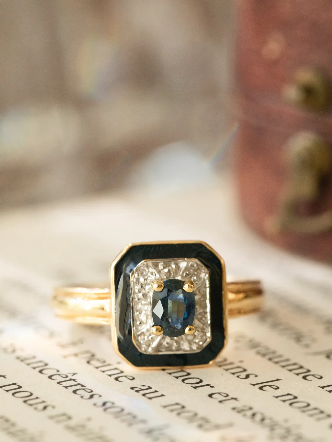 LA LUTÉTIA, merveilleuse bague octogonale de style Art Déco en saphir et diamants 💫