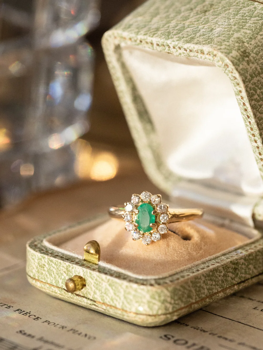 LA HORTENSE, magnifique bague marguerite émeraude entourage diamants 💫