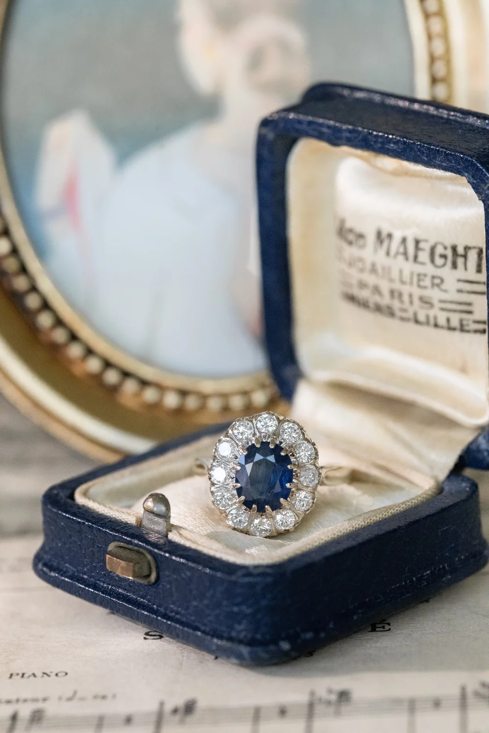 LA EUGÉNIE, merveilleuse bague Pompadour années 1940 en saphir & diamants 💫
