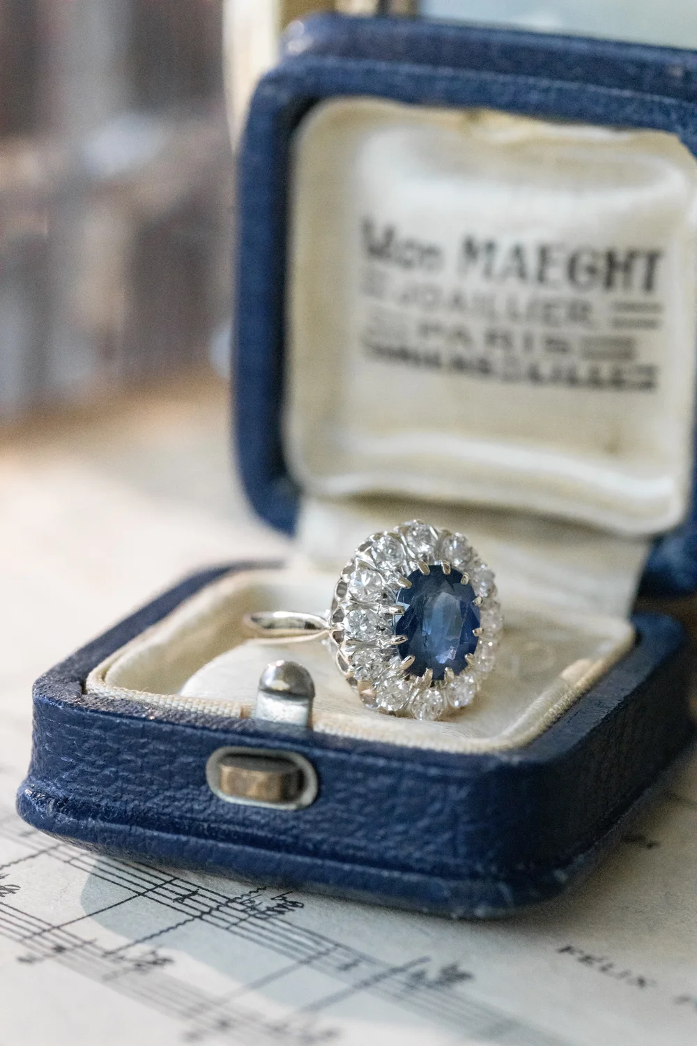 LA EUGÉNIE, merveilleuse bague Pompadour années 1940 en saphir & diamants 💫