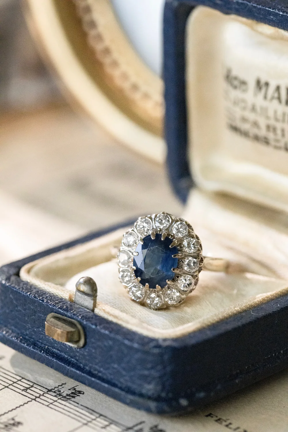 LA EUGÉNIE, merveilleuse bague Pompadour années 1940 en saphir & diamants 💫