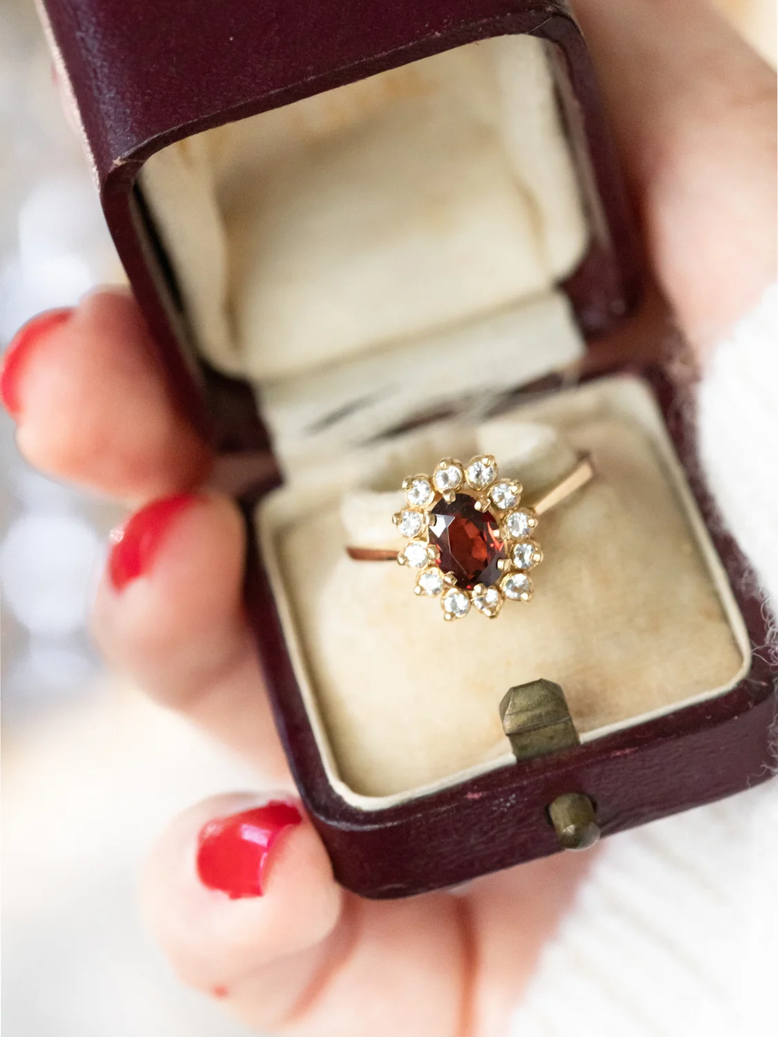 LA CLARISSA, sublime bague Marguerite grenat & oxydes 💫