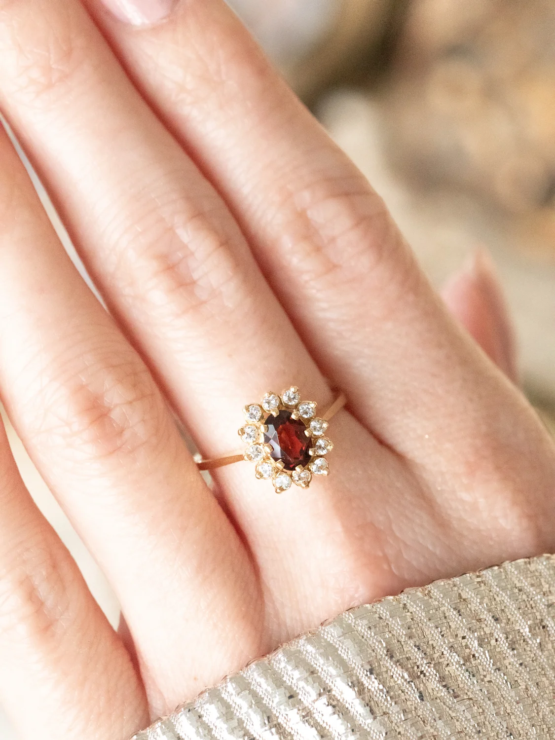 LA CLARISSA, sublime bague Marguerite grenat & oxydes 💫