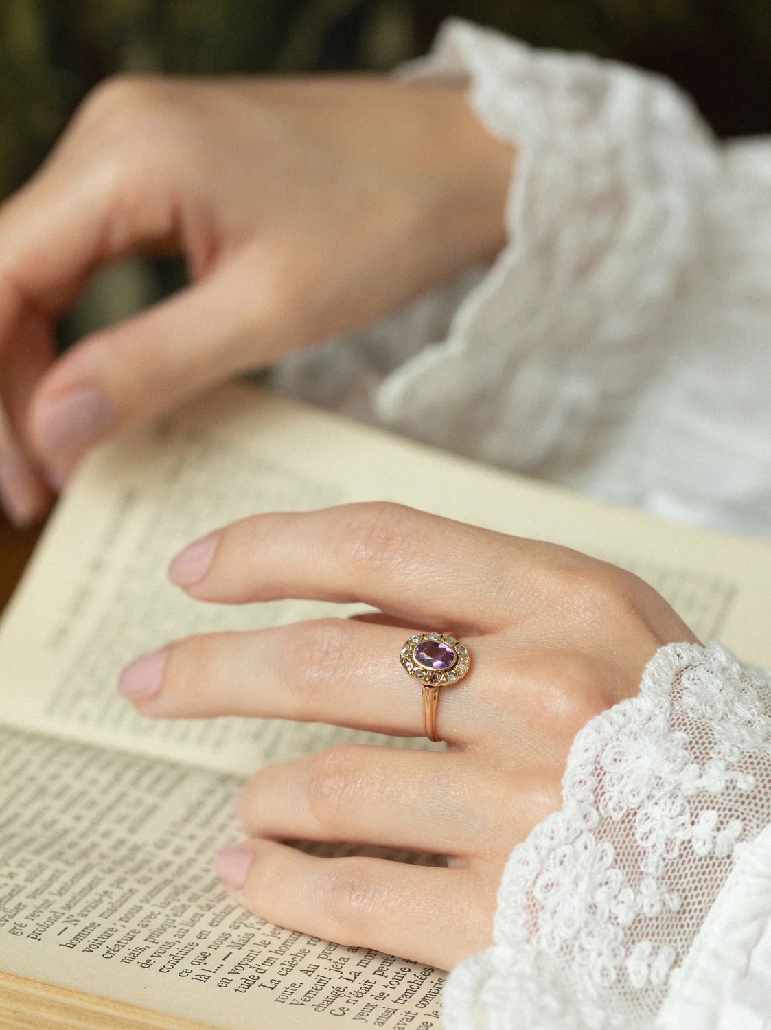 LA VIOLETTE, fascinante bague Pompadour XIXe - Belle Epoque (circa 1880) avec améthyste en serti clos & entourage diamants 💫