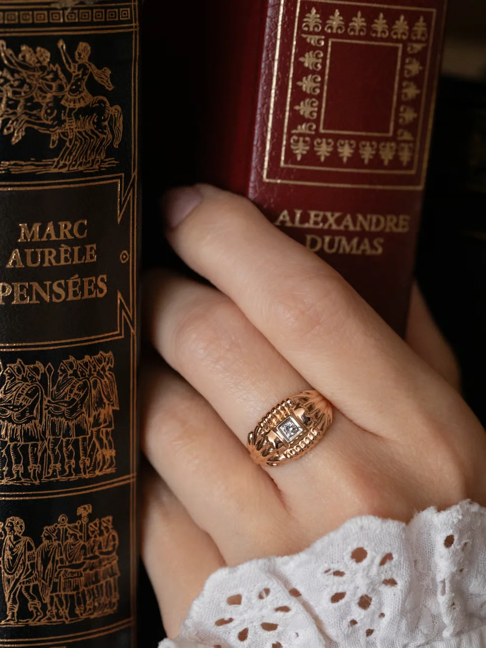 LA VIVIAN, magnifique et iconique bague Tank des années 1940 en or 18 carats godronné et oxyde 💫