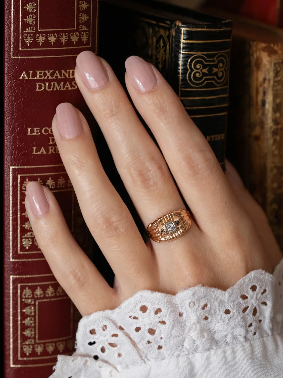 LA VIVIAN, magnifique et iconique bague Tank des années 1940 en or 18 carats godronné et oxyde 💫