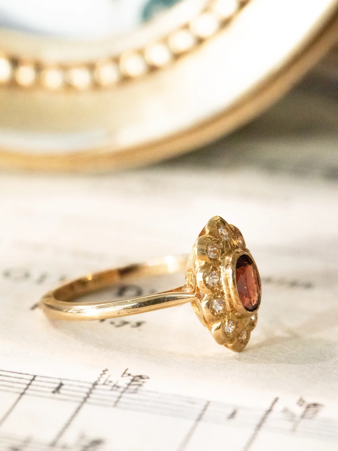 LA CARMELLA, sublime et envoûtante bague marquise grenat & oxydes 💫