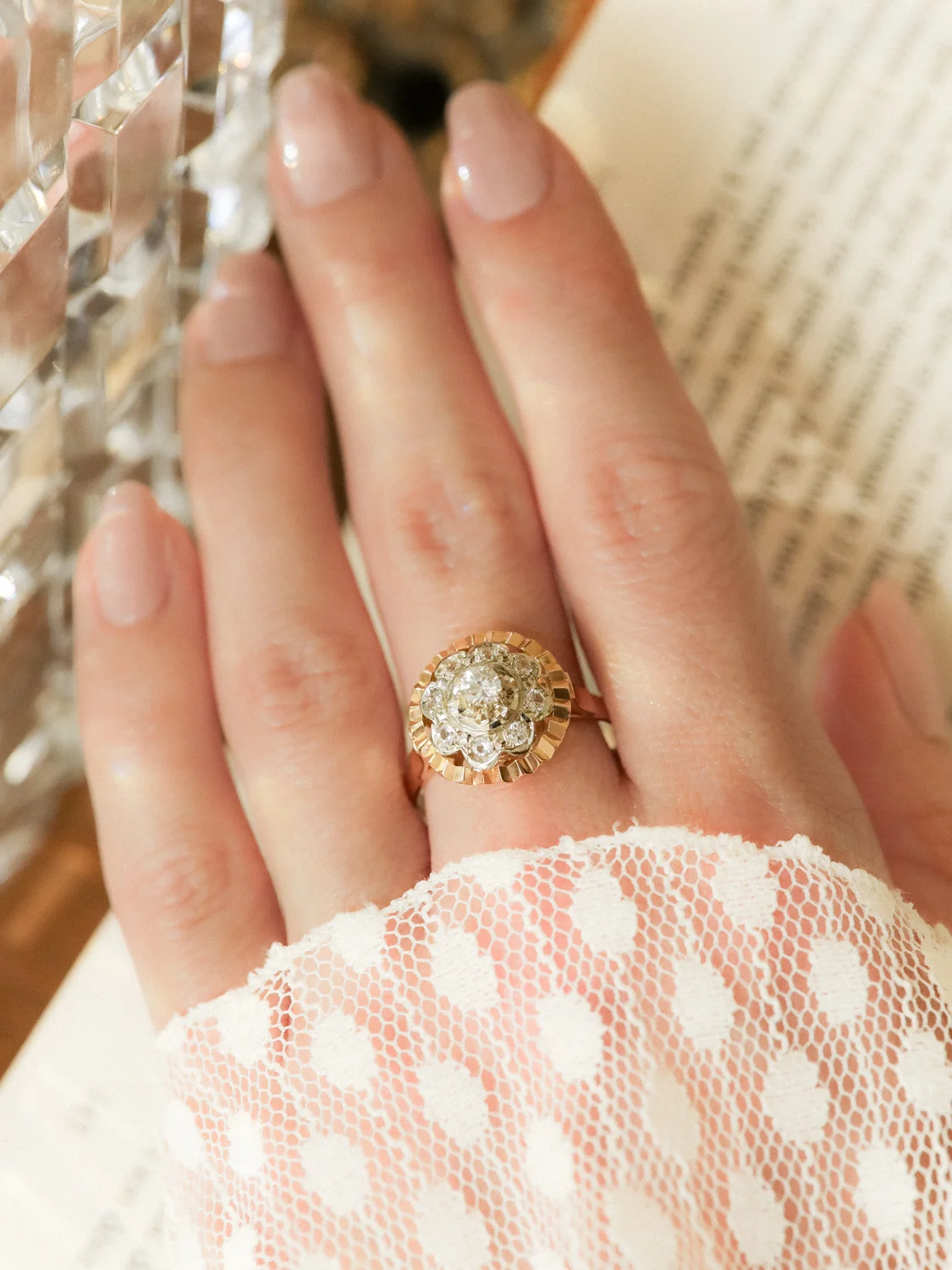 LA HERMIA, éblouissante bague des années 1940 de style Art Déco, en or 18 carats deux tons & pierres blanches 💫