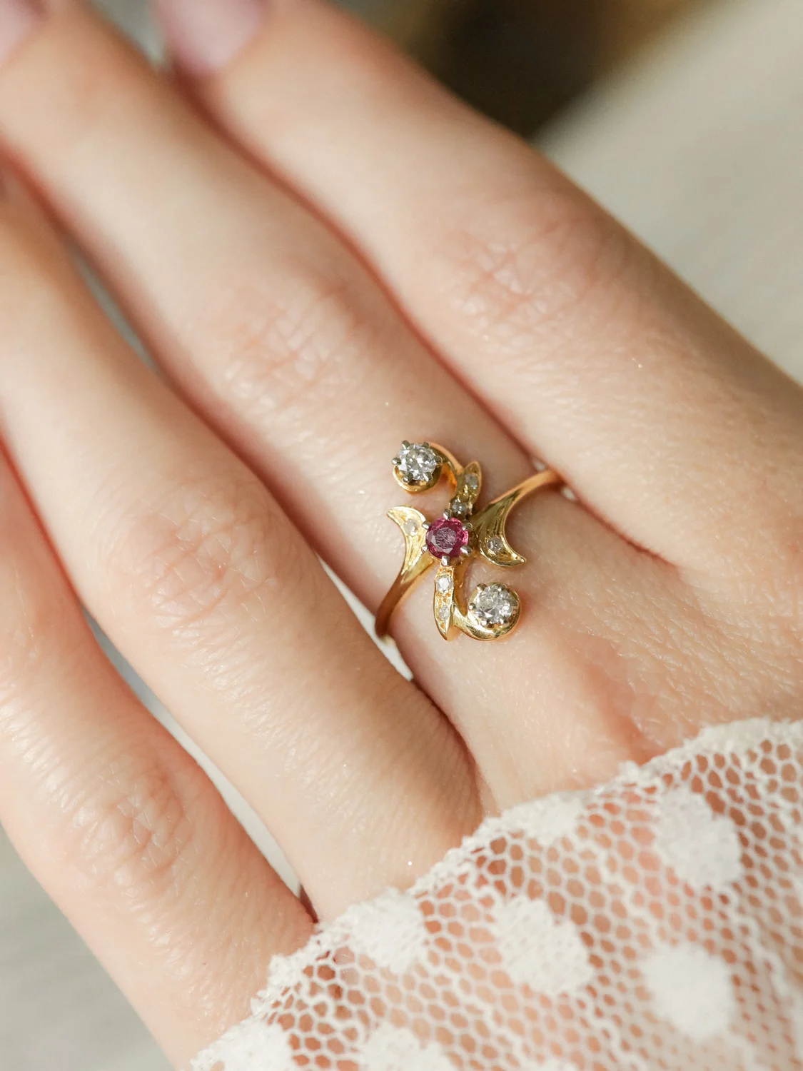 LA DAPHNÉ, irrésistible bague Toi & Moi en rubis et diamants 💫