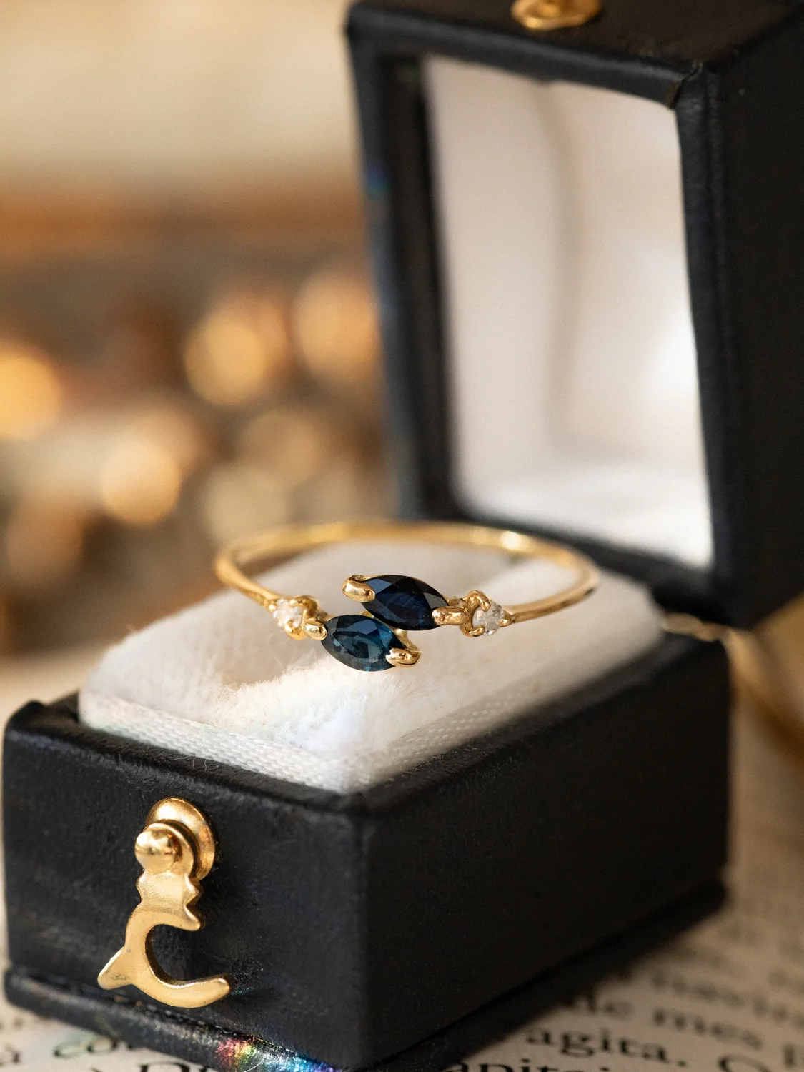 LA THÉTIS, délicate bague Toi & Moi en saphirs et diamants 💫