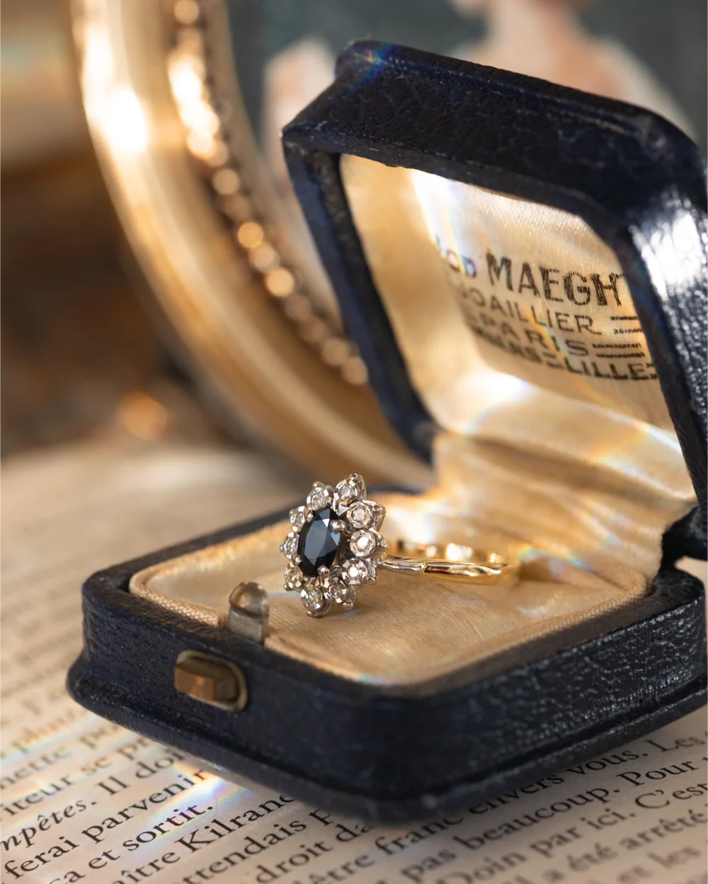 LA LÉLIA, magnifique bague marquise deux ors, saphir de minuit & diamants