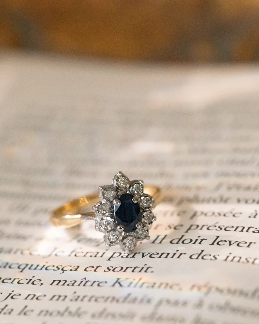 LA LÉLIA, magnifique bague marquise deux ors, saphir de minuit & diamants