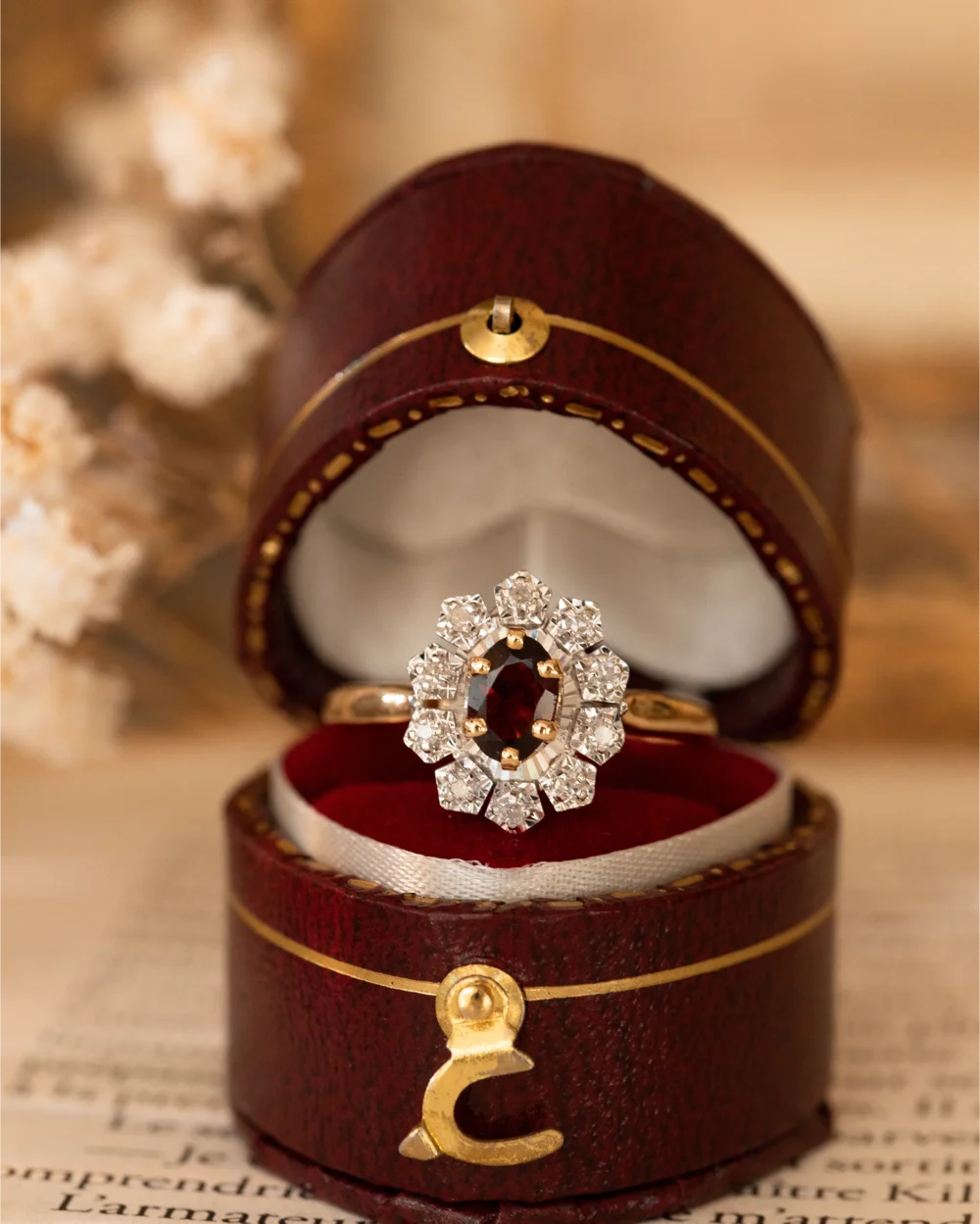 LA REBECCA, fascinante bague marquise grenat & diamants 💫