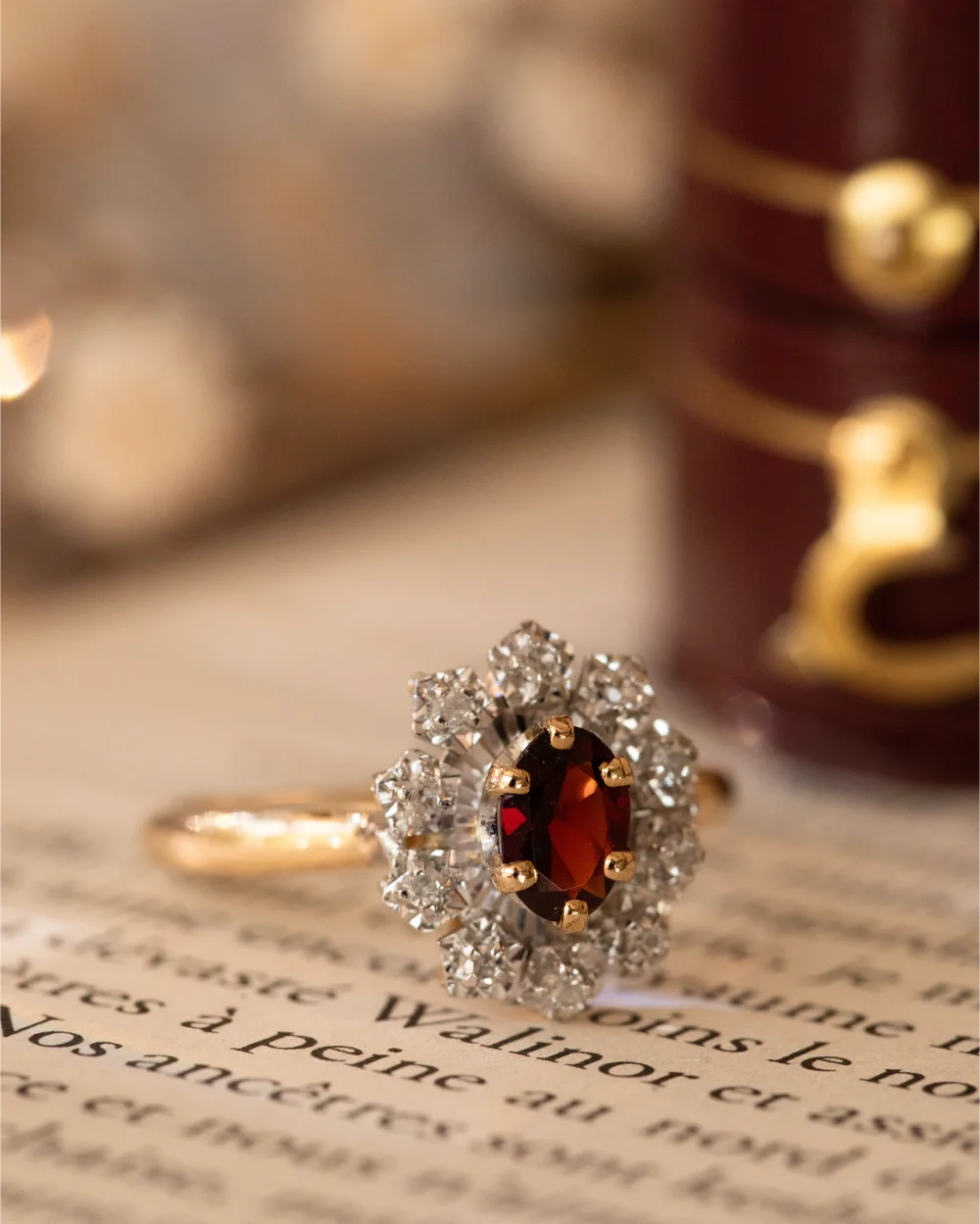 LA REBECCA, fascinante bague marquise grenat & diamants 💫