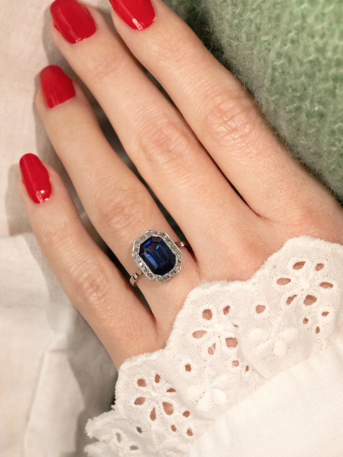 LA SUZY, magnifique bague octogonale Art Déco (circa 1930) en or gris, saphir & diamants 💫