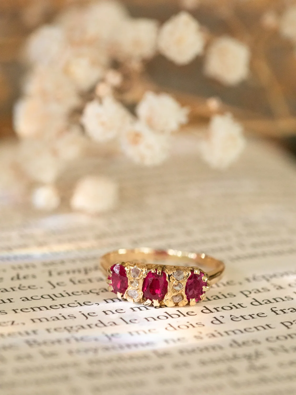 LA PAÏVA, sublime bague jarretière Belle Époque en rubis et diamants 💫