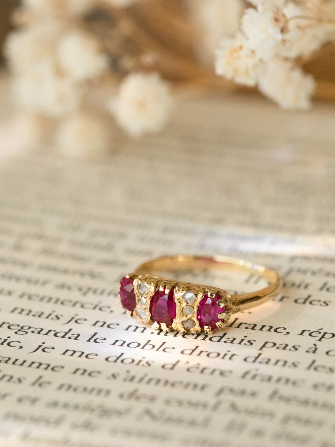LA PAÏVA, sublime bague jarretière Belle Époque en rubis et diamants 💫