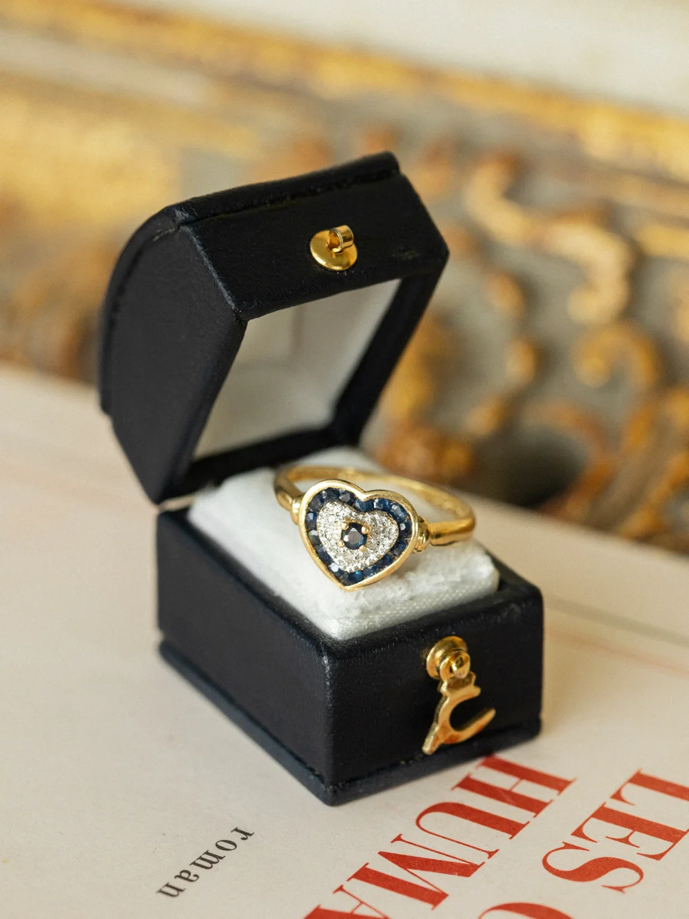LA LOU, adorable bague cœur en deux ors, saphirs & diamants