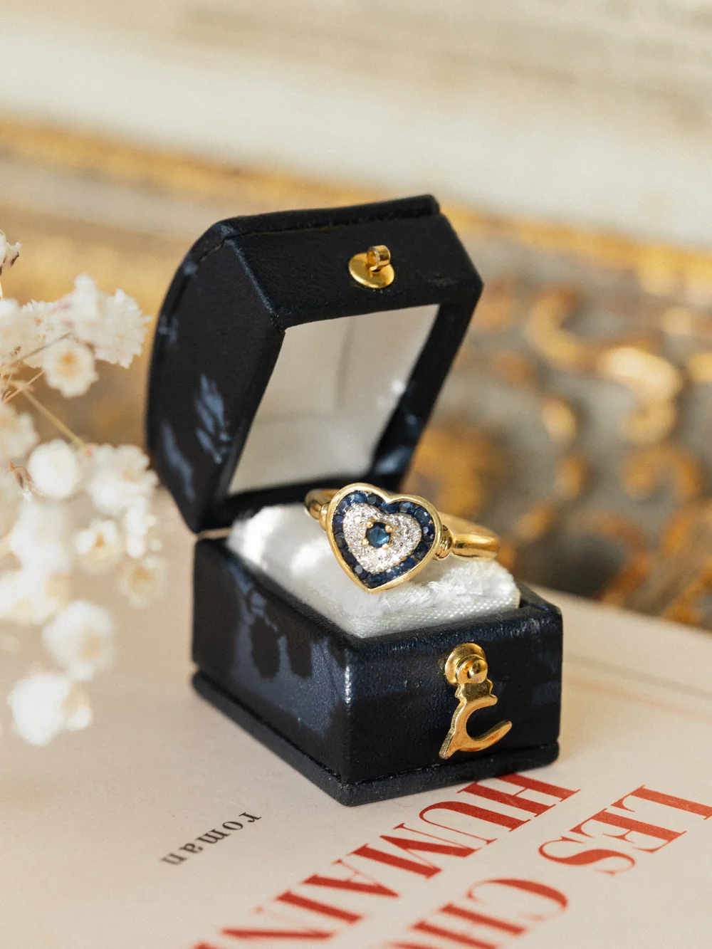 LA LOU, adorable bague cœur en deux ors, saphirs & diamants