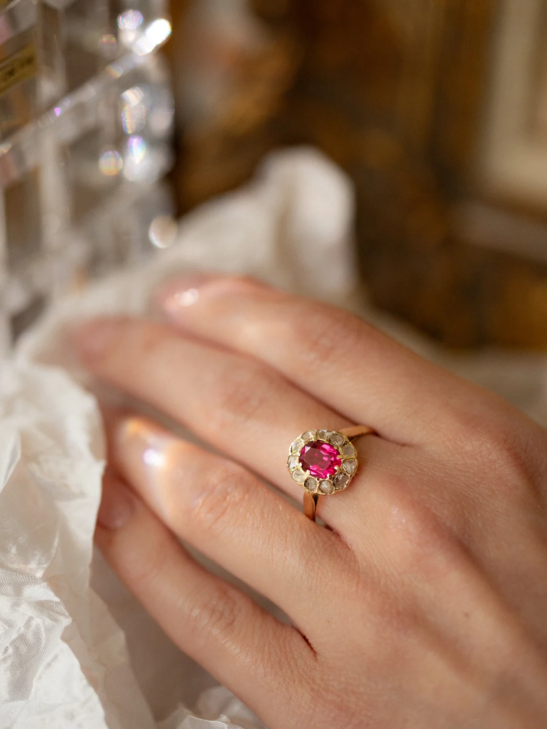 LA ROXANE, merveilleuse bague Pompadour avec rubis et entourage diamants 💫