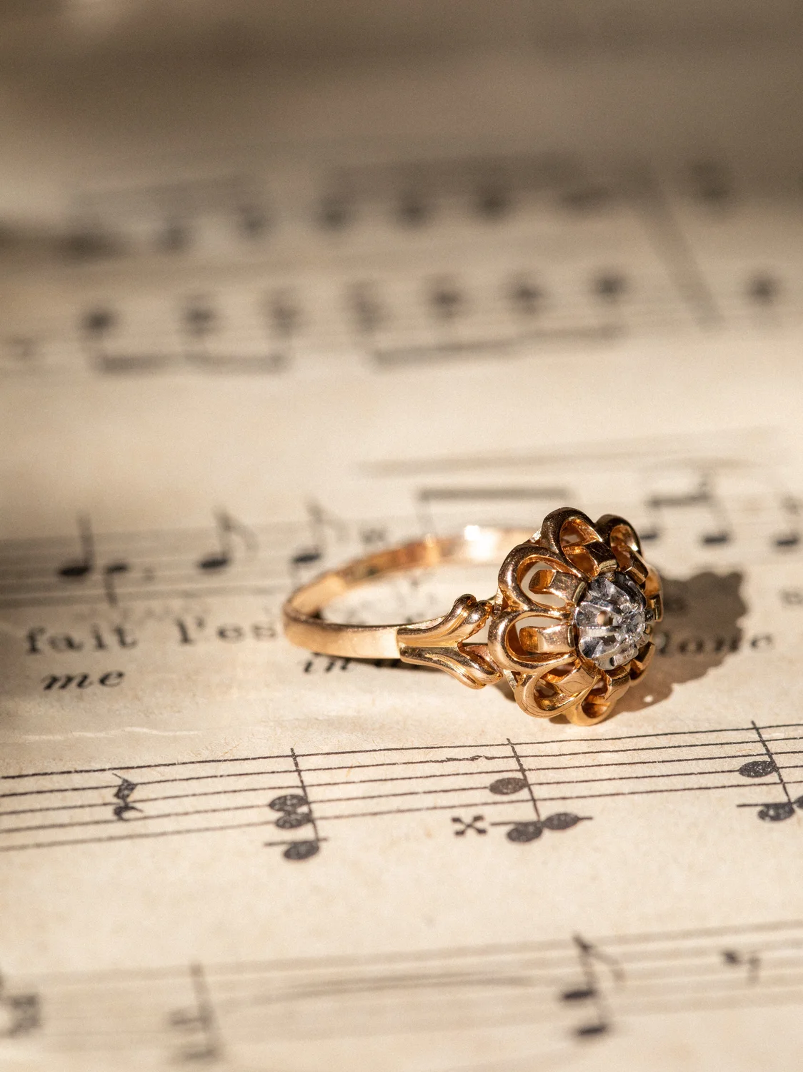 LA HENRIETTE, sublime bague fleur du début du XXe siècle en or 18 carats et diamant 💫