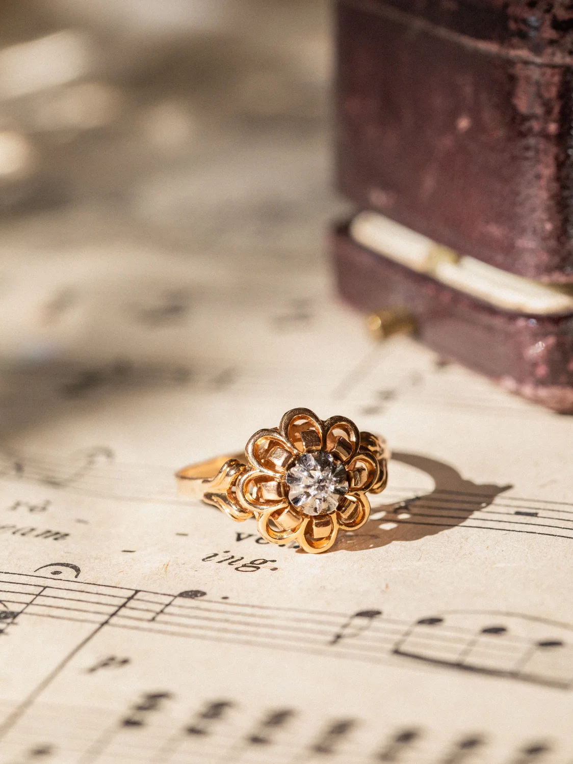 LA HENRIETTE, sublime bague fleur du début du XXe siècle en or 18 carats et diamant 💫