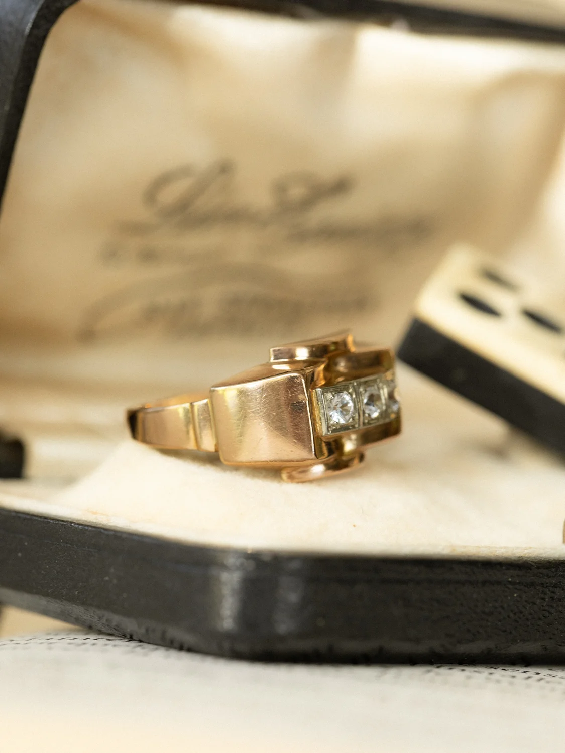 LA ADELINE, sublime bague tank en or rose et pierres blanches